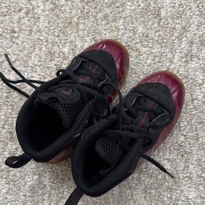 Nike toddler Burgundy and Black Lace-Up Sneakers